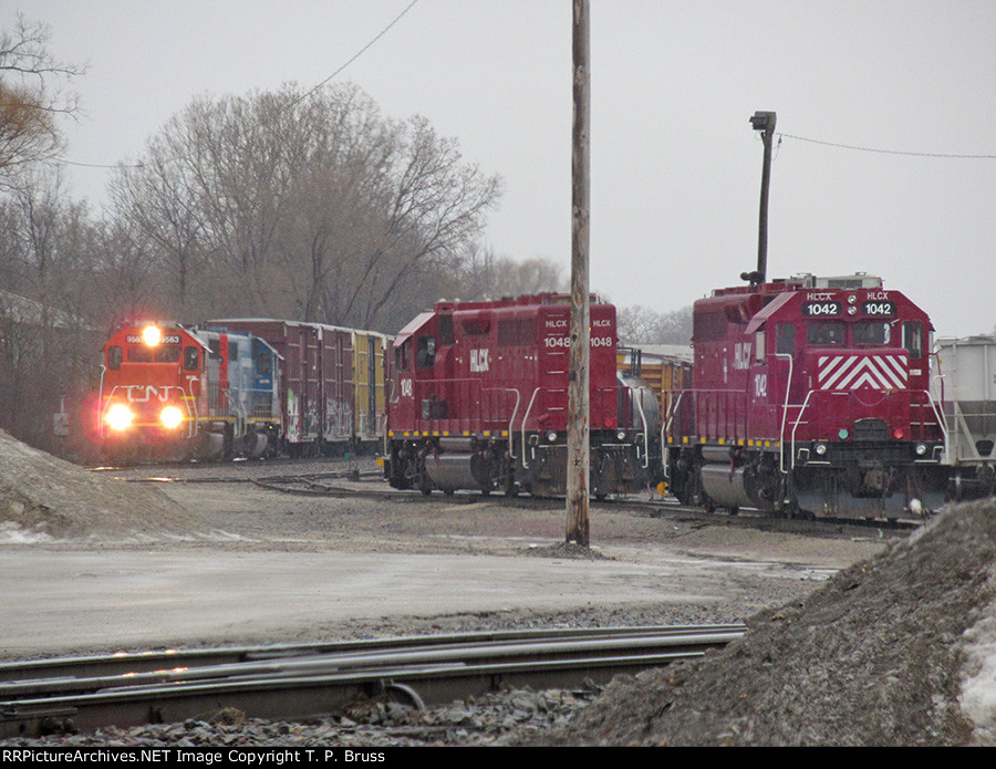 IC 9563, GTW 4910, HLCX 1048 and HLCX 1042